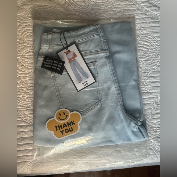 BCBG generation. Women blue jeans. Wide leg. Size 7/28. - Picture 11 of 11